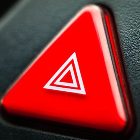 Dörtlü Flaşör Açık Kaldı Aküm Bitti